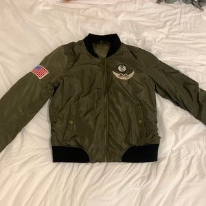 Women’s army sweater. Size: S